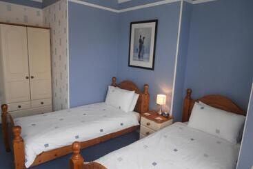 ペンション Meadowlea Guest House