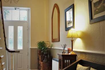 פנסיון West End Guest House