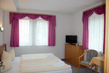 הוסטל Pension Ujut