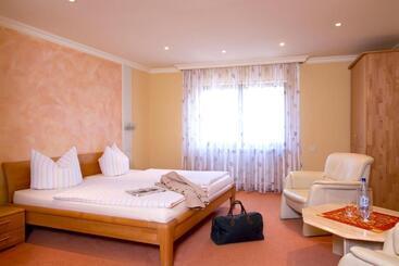 ペンション Gästehaus Hebinger Am Schlosspark