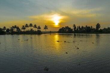 استراحتگاه Warmth Lake Haven