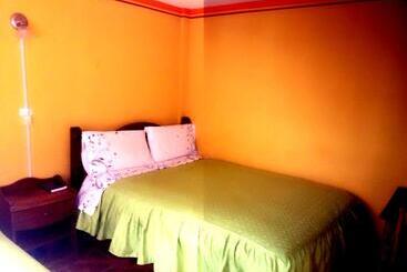 هاستل Hostal La Roca Uyuni