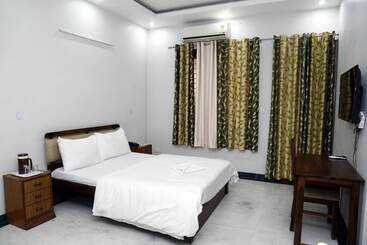 בית מלון כפרי J P Residency