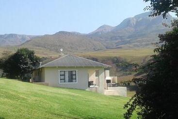 בית מלון כפרי Ledges Retreat