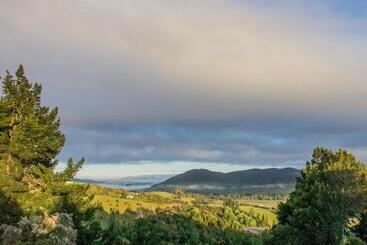 تختخواب و صبحانه The Grange Lodge