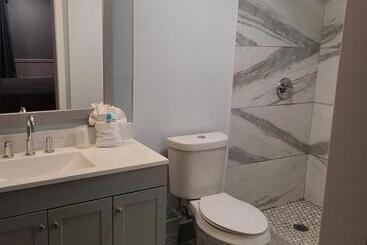 汽车旅馆  Blue Sky Inn  Veteran Owned, New Breakfast Area, Rennovated Rooms, 5 Plus Acres For You And Your Pet