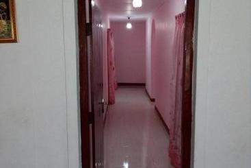 پانسیون Lizzie Villa Guest House