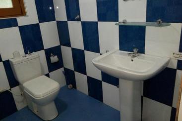 پانسیون Lizzie Villa Guest House