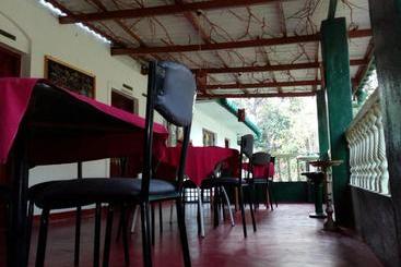 بنسيون Lizzie Villa Guest House