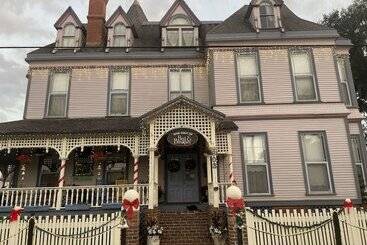 Grand Gables Inn Bed & Breakfast