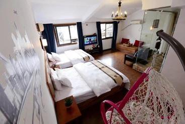 پانسیون Fenghuang Little Bear Family Guest House