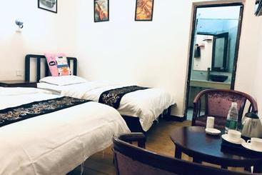 پانسیون Fenghuang Little Bear Family Guest House