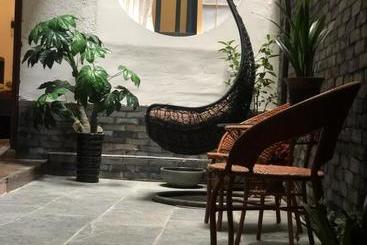 پانسیون Fenghuang Little Bear Family Guest House
