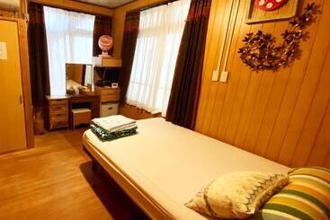 פנסיון Guest House Icyaribacyode