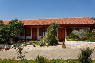 پانسیون Ionia Guest House