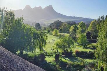 پانسیون Acara Guesthouse & Cottages