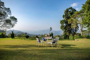 Жильё для туристов Chatsworth By Edwards Collection