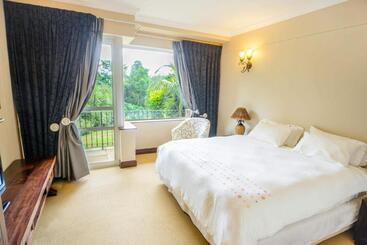 Пансион Mac Atini Guest House