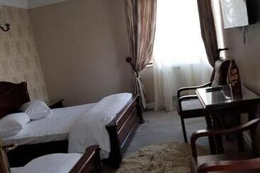 Пансион Edy's Royal Predeal