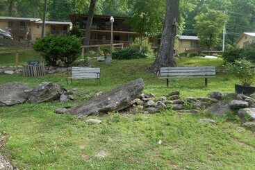 호텔 The Evening Shade River Lodge And Cabins