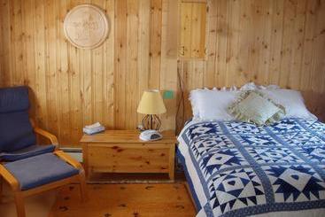 پانسیون Arctic Chalet Resort