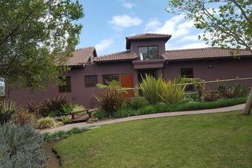 پانسیون Kaya Cabhozi At 306 On Heightsroad