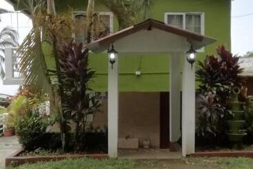 بنسيون Ofiuras Hostal