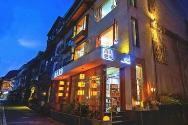 بنسيون Wally House青山惠风民宿