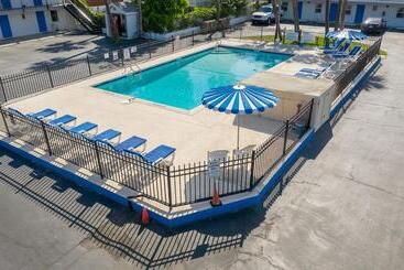 Royal Palms Motel
