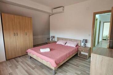 پانسیون Apartments Lotus