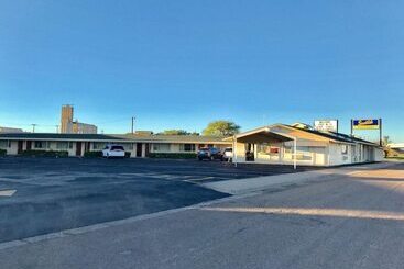 מוטל Scottish Inns & Suites