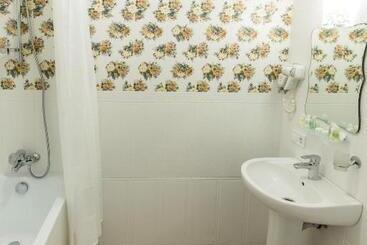 هاستل L.o.y Family