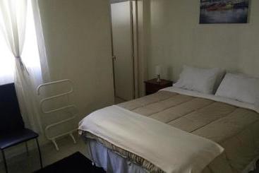 پانسیون Hostal Los Castanos
