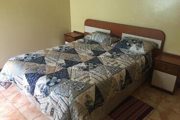 Пансион Maoni Guest House