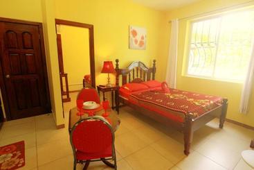 پانسیون Inn At White Horse Guest House