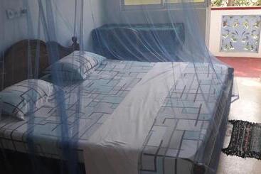 פנסיון Ameesha Guesthouse