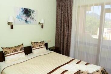 بنسيون Guesthouse Nefertiti