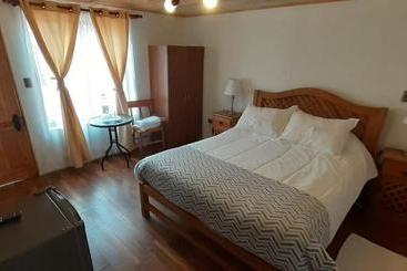 پانسیون Hostal Casa Amarilla San Vicente De Tagua Tagua