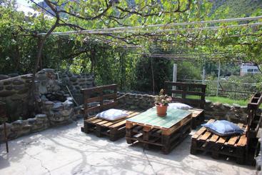 پانسیون Pompeius