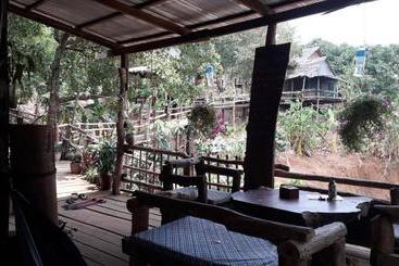 هاستل Tree Lodge Banlung