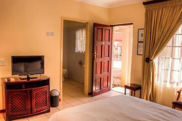 פנסיון Marlot Guest House