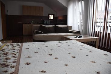 پانسیون Apartment And Rooms Konak