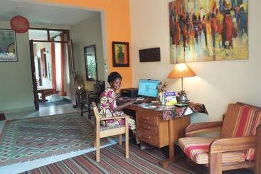 پانسیون Pineapple Guest House Entebbe