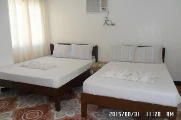 هاستل Nanette's Tourist Inn