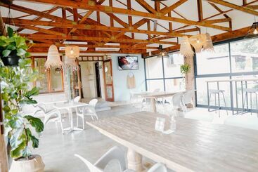 ペンション Lighthouse Guesthouse & Cafe