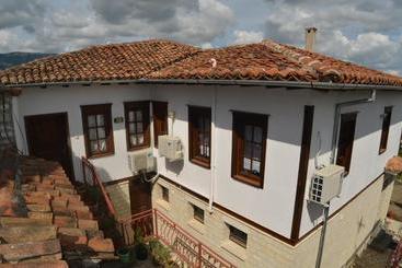 پانسیون Pjetri House
