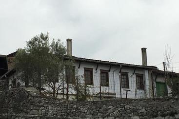 پانسیون Pjetri House