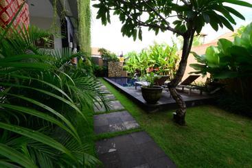 膳宿费 Surya Guest House Sanur