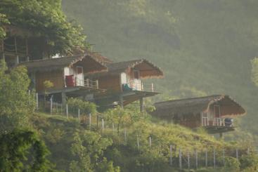 پانسیون Morinda Villa And Resto