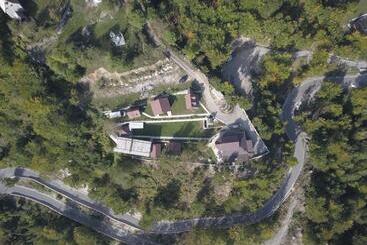 Thethi Paradise Hotel & Restaurant